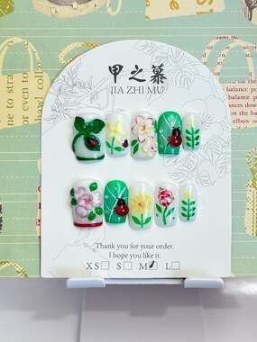 Jia Zhi Mu Handmade  Floral and Ladybug Theme Press-On Nails